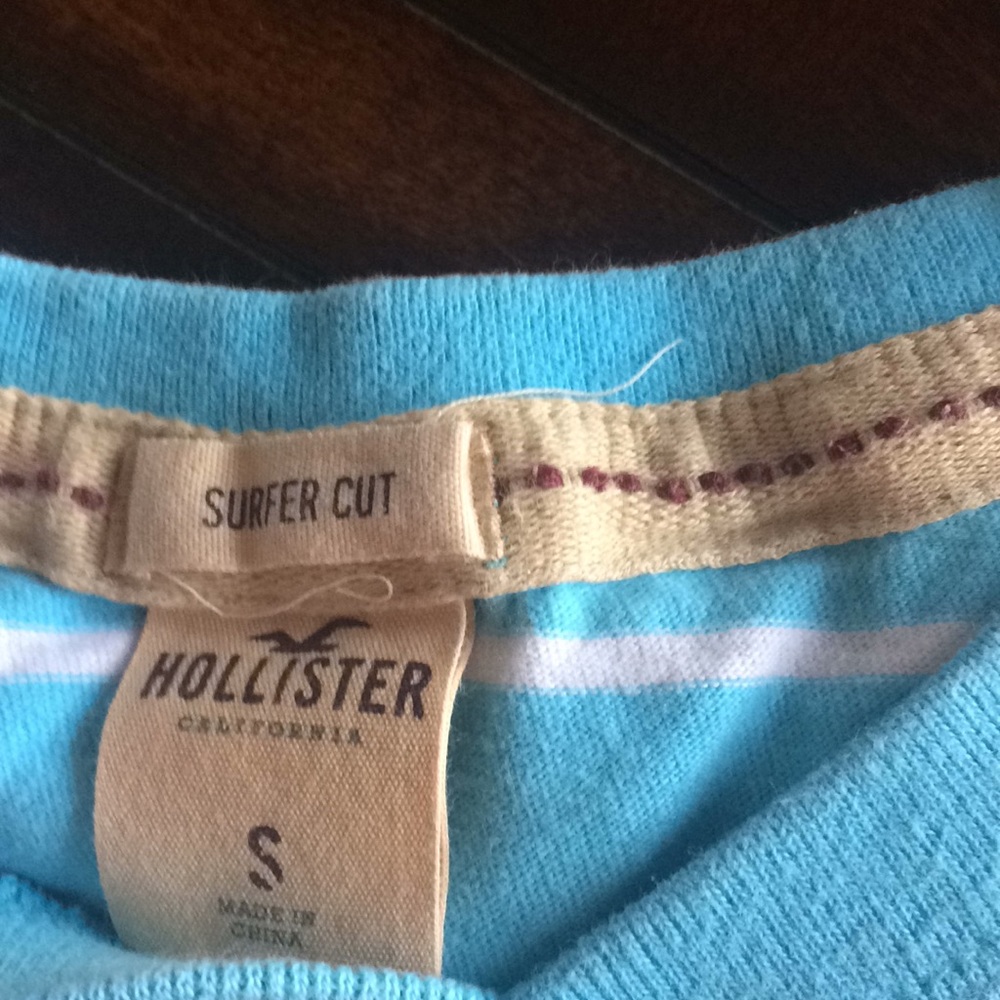 hollister v neck tee shirt - Picture 2 of 2